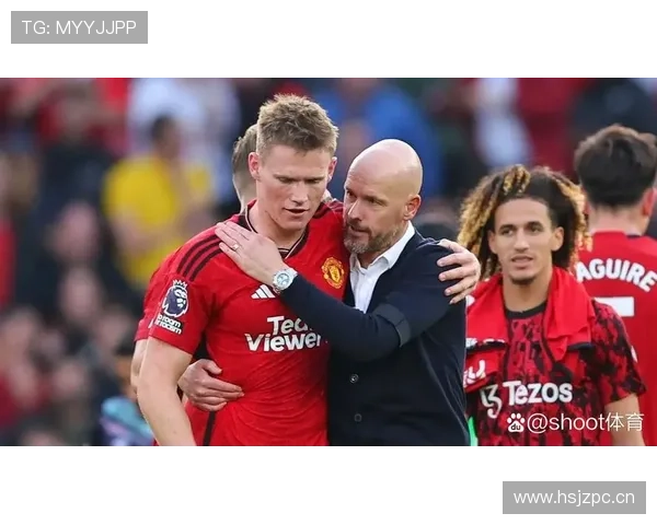 曼联“后腰危机”引爆战术分歧：滕哈赫疯狂重用麦克托米奈引发争议，球迷直呼战术体系已彻底失控！