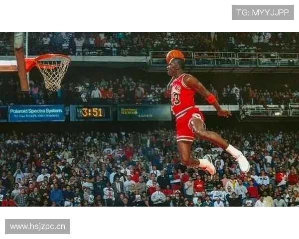 乔丹关键时刻突破拉开比分差距，展现核心得分能力